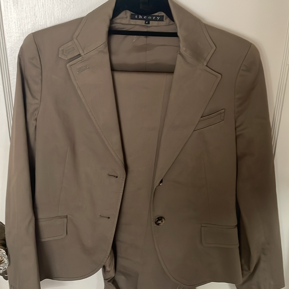 Theory 2-piece suit 🌟 - Picture 4 of 6